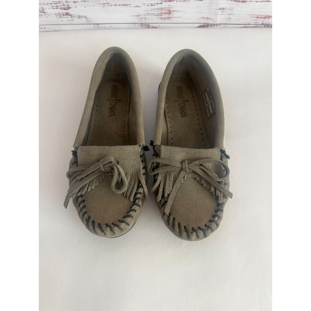 Minnetonka Women’s Kilty Hardsole Moccasins Gray Size 6